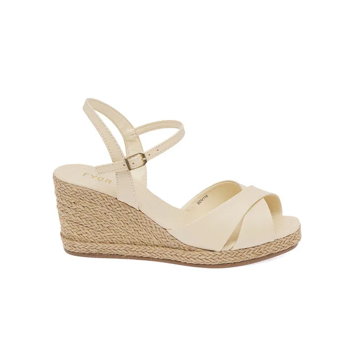 Chic Holiday Wedge BDV 116