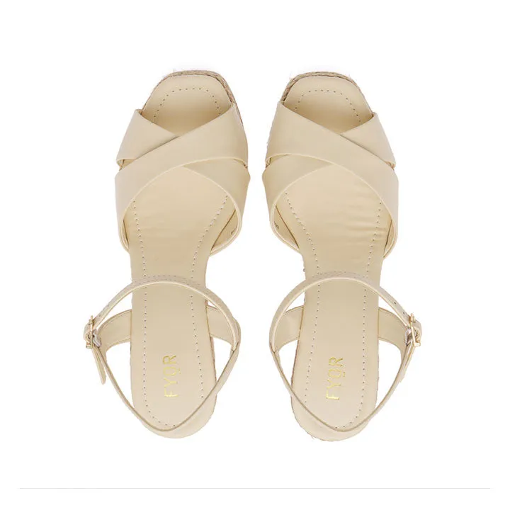 Chic Holiday Wedge BDV 116